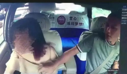 吃奶摸下视频,吃奶摸下视频萌化瞬间